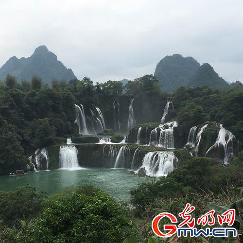 中国最美瀑布：德天跨国瀑布