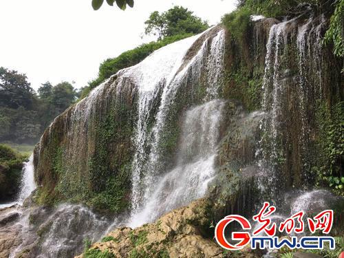 中国最美瀑布：德天跨国瀑布