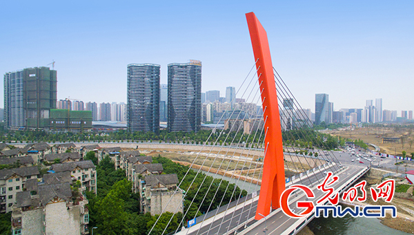 成都高新区:六座天桥连接市民幸福生活(1)