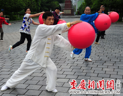 全民健身重庆市民流行龙珠操