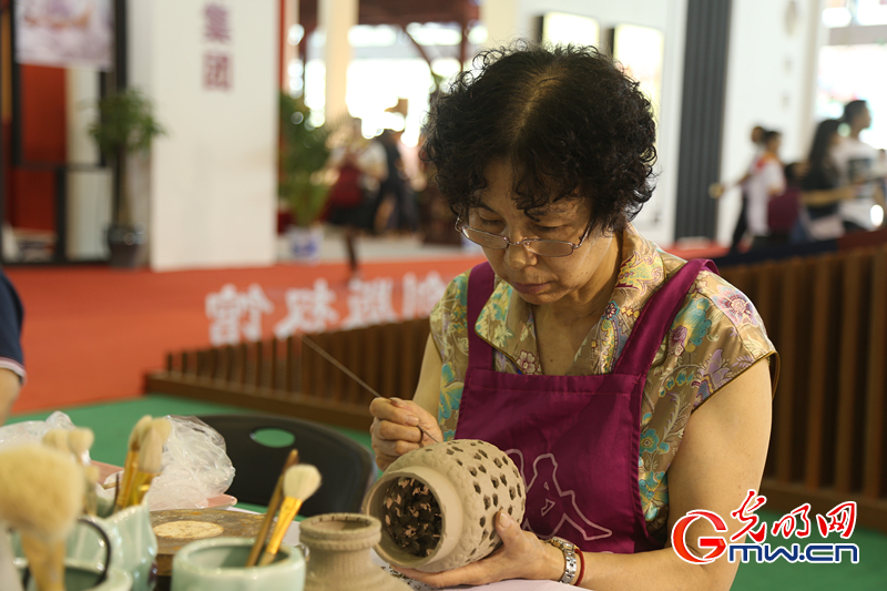 宜兴青瓷传承人:用工匠精神驱动青瓷传承(2)