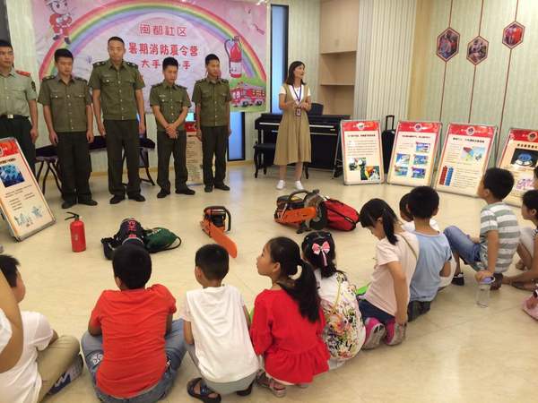 可爱学消防夏令营火热开营 萌娃暑期学防火
