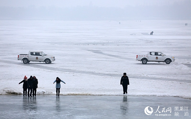 哈尔滨市出现罕见12月份0℃天气 松花江江面禁