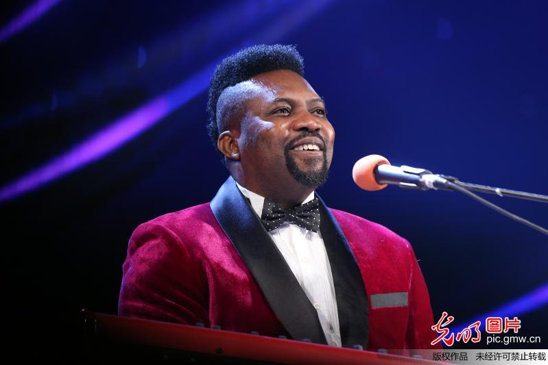 星光灿烂 在中国混了十年的郝歌山东献唱人气