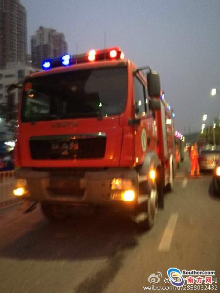 深圳西丽收费站后山发生森林火灾 过火面积约