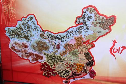 长沙小学生拼出美食版中国 地图