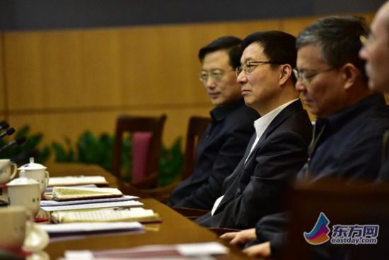 市委召开多场座谈会 就党代会报告征求意见建