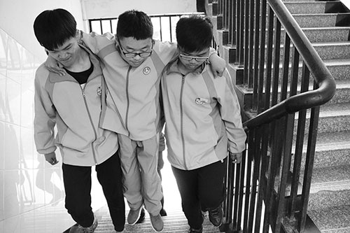 宁海好初中背下课上学到故事同桌少年一背就手初中从小抄报数学图片