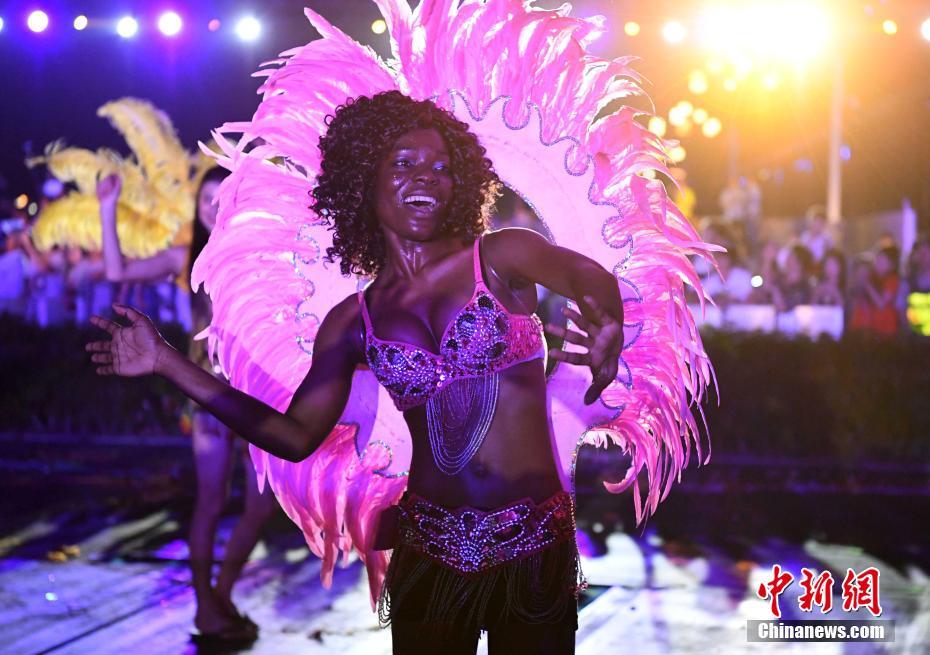 厦门民众享受原汁原味的尼斯嘉年华(7)