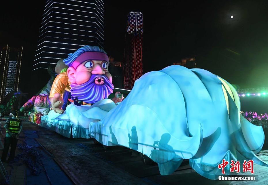 厦门民众享受原汁原味的尼斯嘉年华(8)