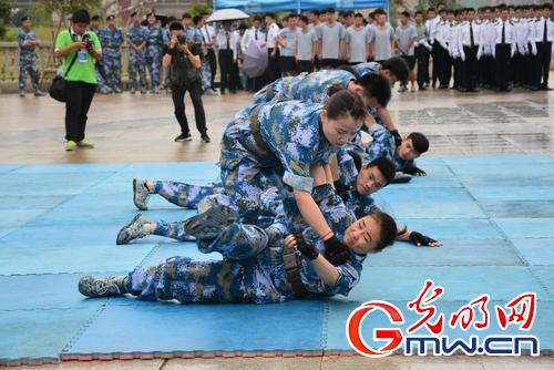 哪里有招船员的地方 eca86ba04bcc1a8bf2de0f.jpg