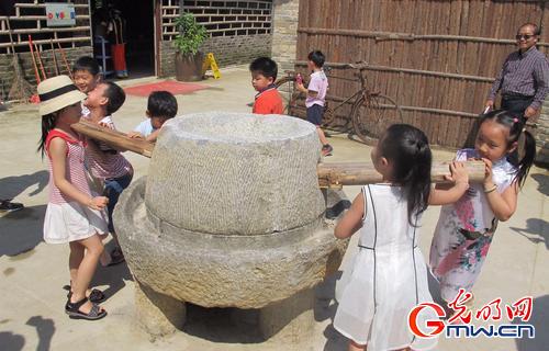 广西首个民族文化教育基地﹕给孩子一个快乐难