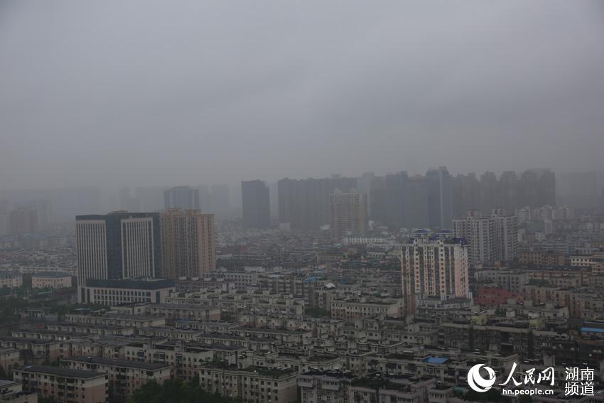 长沙遭遇最强暴雨 黑云压城城欲摧