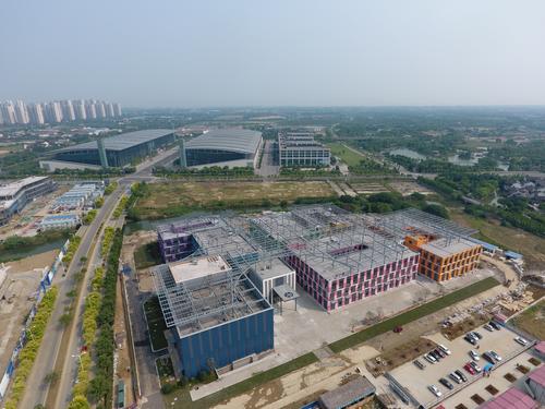 无锡:新少年宫内童颜丹青庆六一