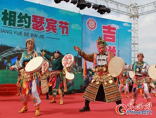 讷河市鄂温克族瑟宾节暨民俗风情游启幕