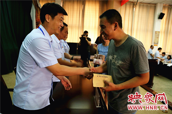 40多人郑州买房钱被套 法官连追3年发还男子当