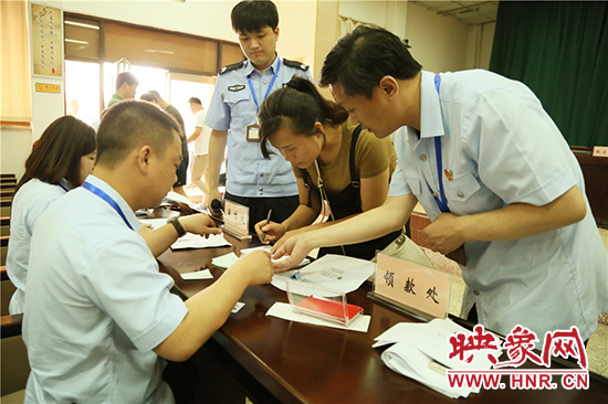 40多人郑州买房钱被套 法官连追3年发还男子当