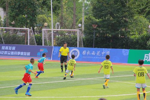 首届中国青少年足球公益联赛开幕