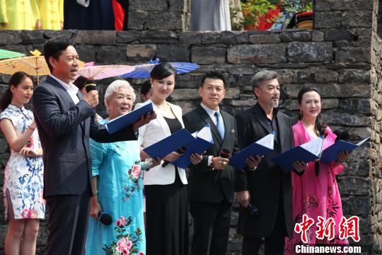 第八届中国长江三峡国际旅游节开幕(图)