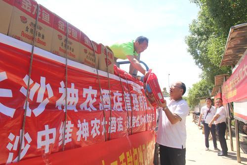 长沙:东塘爱心汇聚跳马灾区