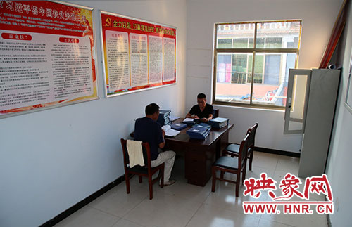 扶贫三记(下):因地制宜 看两位书记的扶贫"三板斧"
