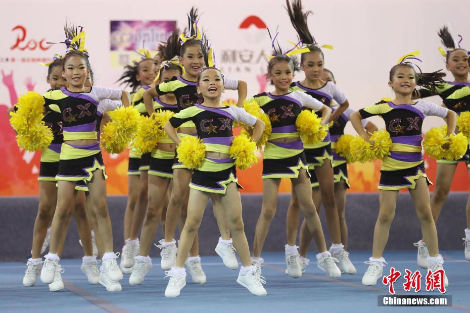 各地萌娃齐聚江苏溧阳 舞动全国啦啦操联赛(1