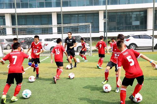 一汽-大众青少年足球训练营青岛站开营