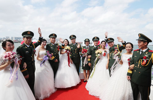 武警广西边防总队北海政工协作区举行集体婚礼