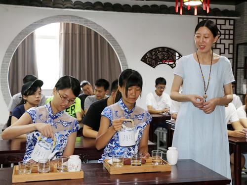 江苏理工学院:传递茶文化,联结两岸情
