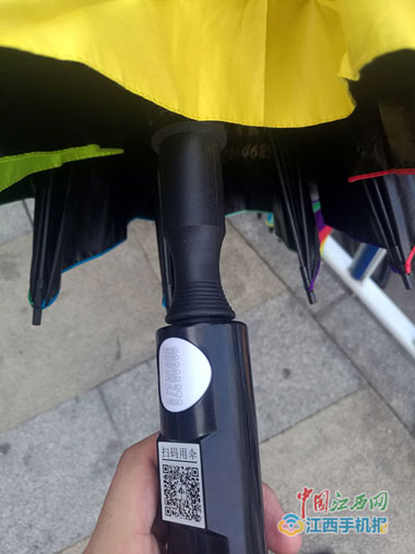 南昌街头再现万把共享雨伞