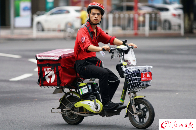 点赞高温工作者!他们是炎夏里最美丽的人(18)_图片新闻 _光明网