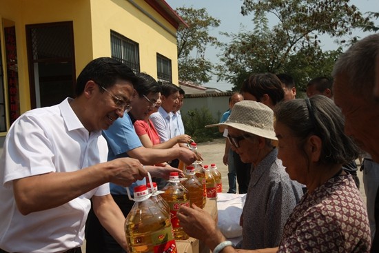 精准扶贫:河南高白玉村上演射狼英雄传