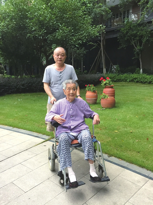 照料九旬岳母 60岁市民8年每天两点一线 _要
