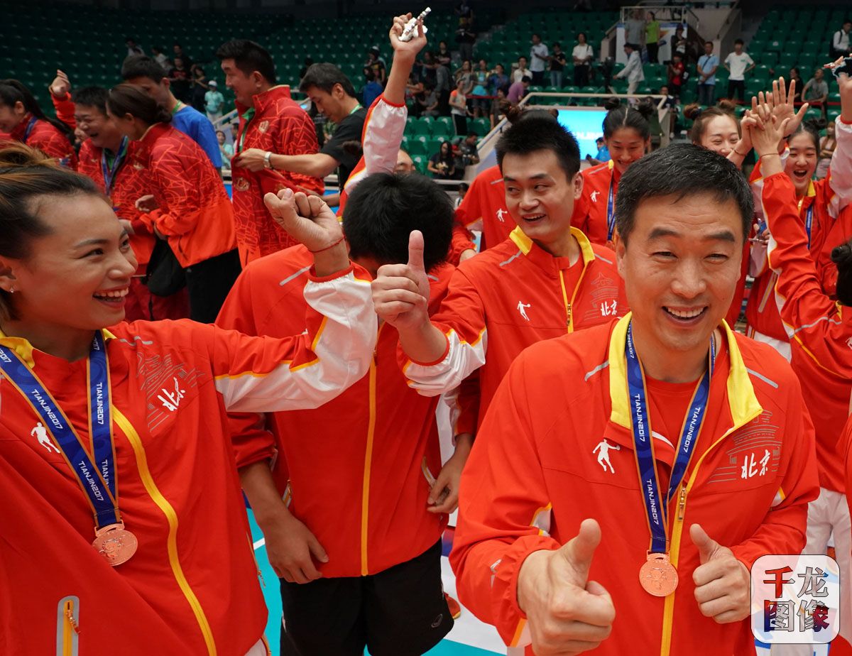 全运女排北京3-0辽宁获季军 颁奖仪式津娃发型