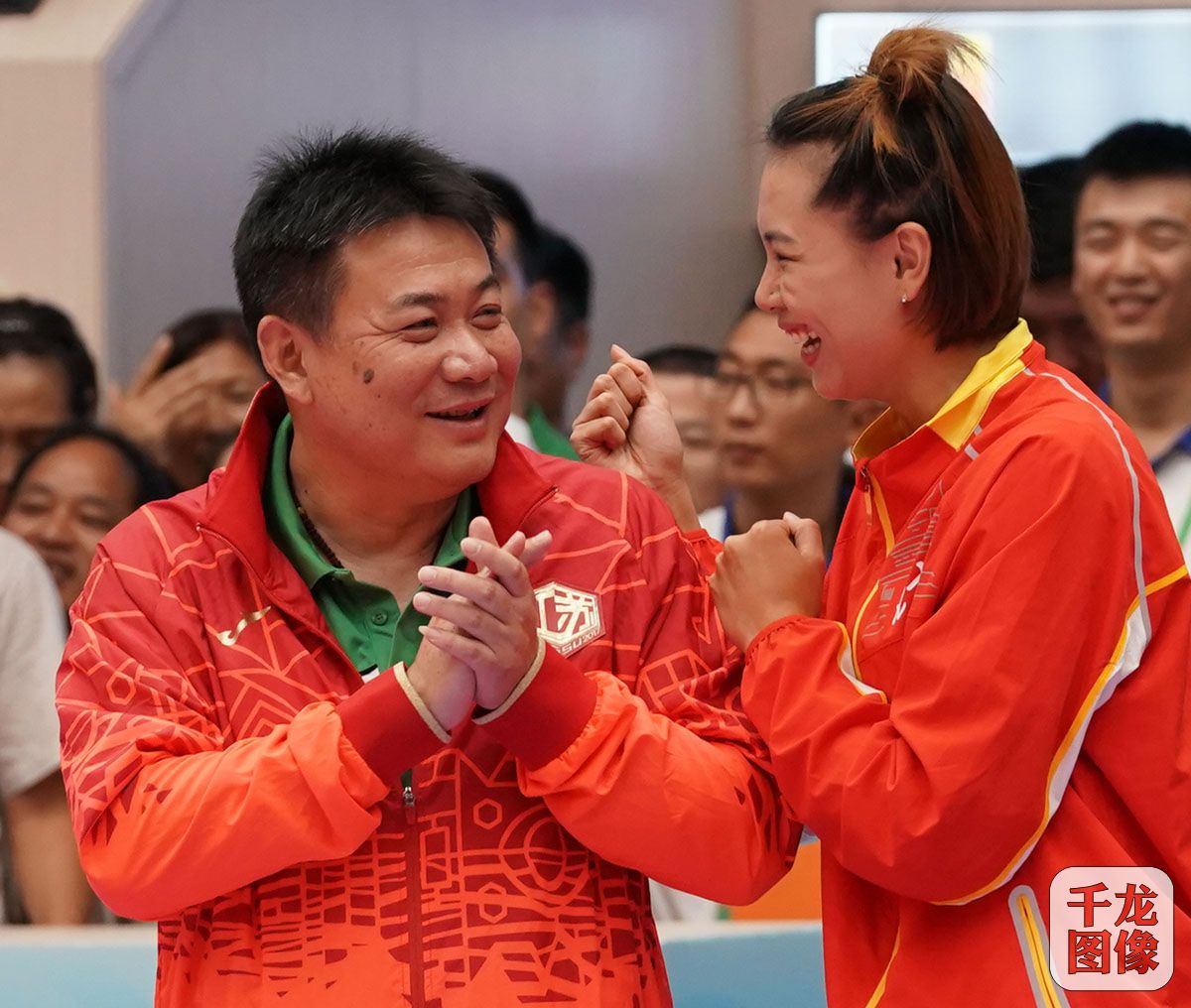 全运女排北京3-0辽宁获季军 颁奖仪式津娃发型