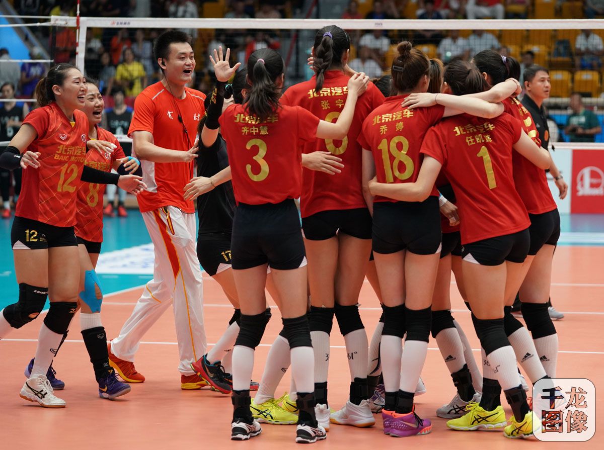 全运女排北京3-0辽宁获季军 颁奖仪式津娃发型