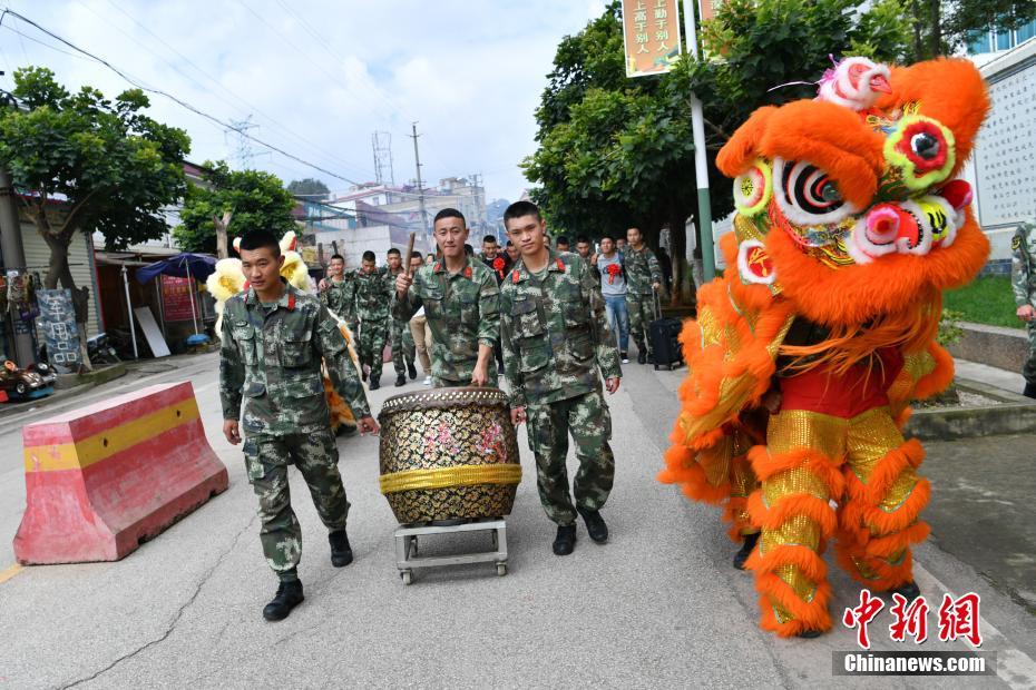 云南武警老兵退伍