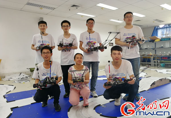 重庆大学现实版四驱兄弟 获全国智能车竞赛特