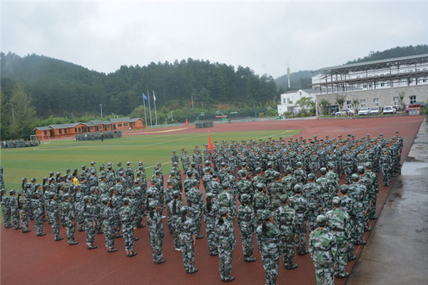 贵州盛华职业学院举行2017级新生军训开营仪