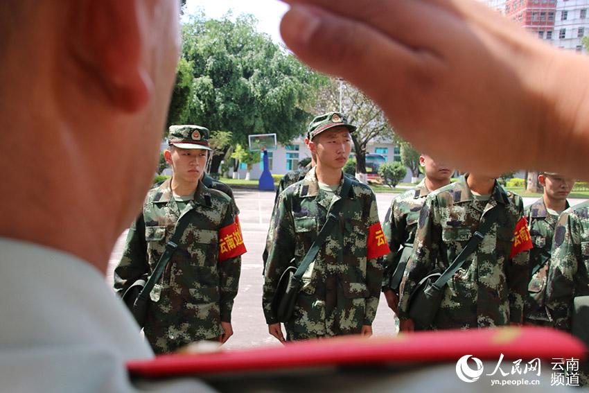 云南德宏边防迎来新兵
