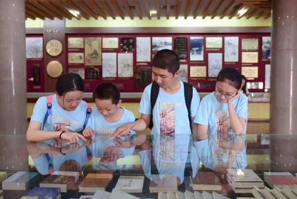 《国学小名士》曲阜孔庙杏坛论道 李山开讲人