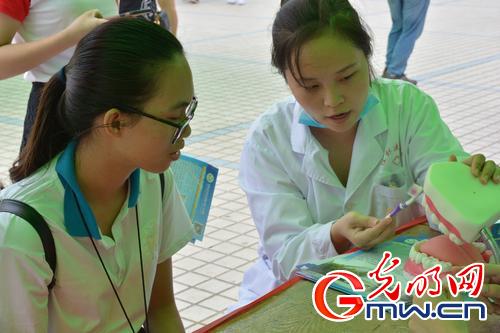 桂林医学院开展口腔健康知识宣讲进高校活动