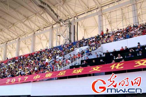 中柬足球友谊赛青岛打响 中国城市足球联赛联