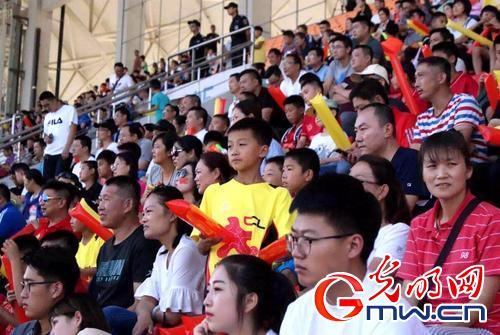 中柬足球友谊赛青岛打响 中国城市足球联赛联