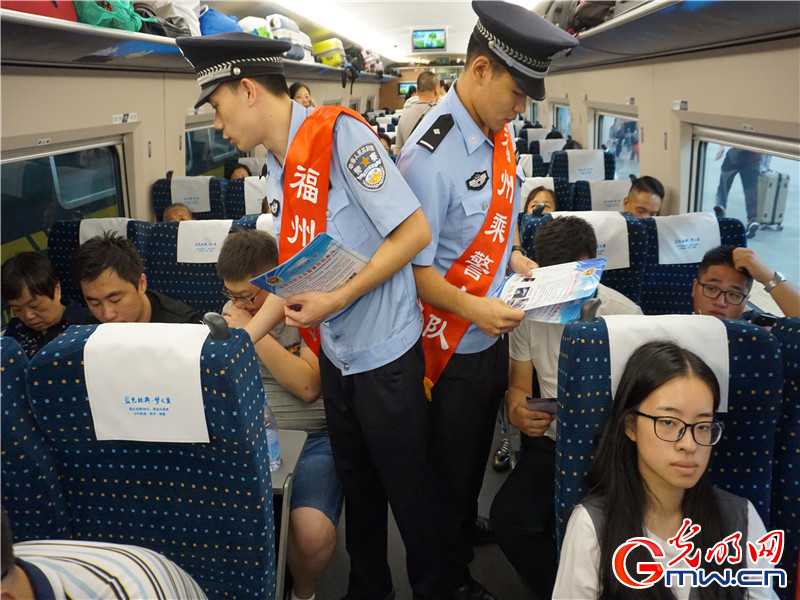 福州铁路警方全员上岗 守卫 双节 平安出行(4)
