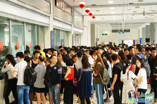 黄金周第二日 庐山景区迎来大量客流