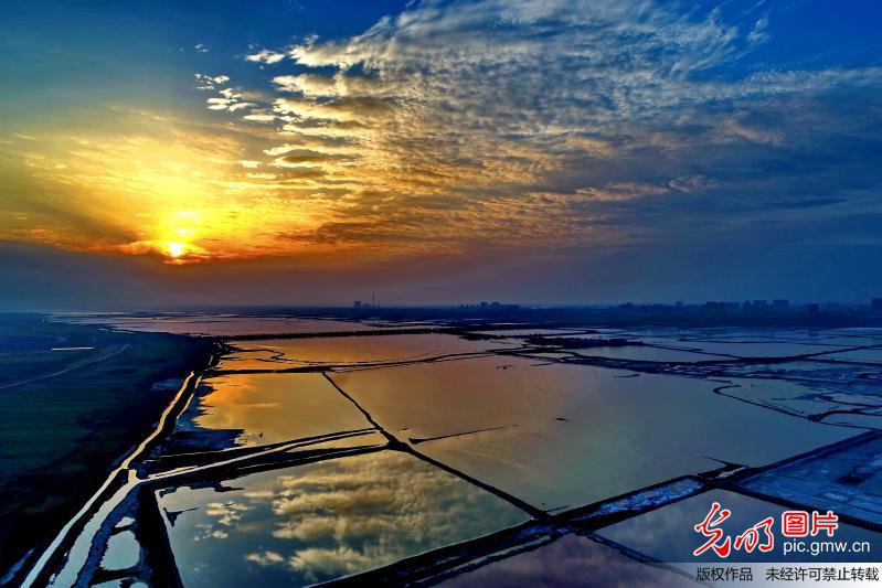 山西运城:秋日盐湖景色美