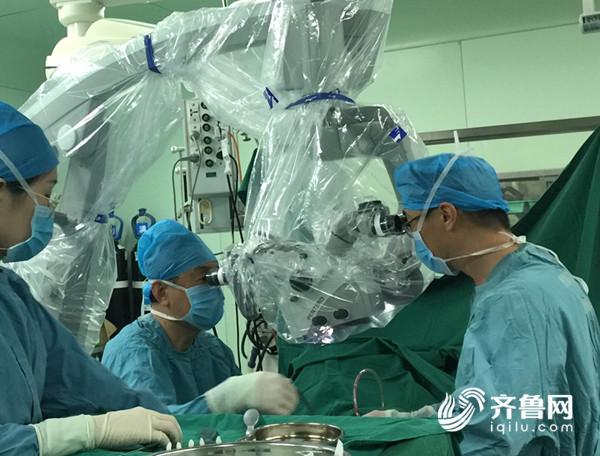 山东首台脊柱外科专用手术显微镜在青岛启用