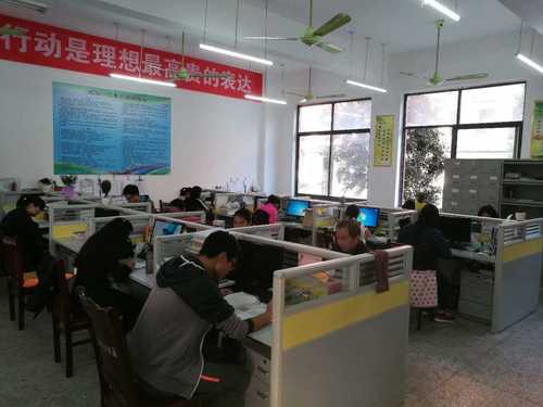 规范提升踏歌行--河南沈丘县一高规范提升月侧