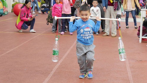 广西教育厅幼儿园:家长与孩子共享趣味童年
